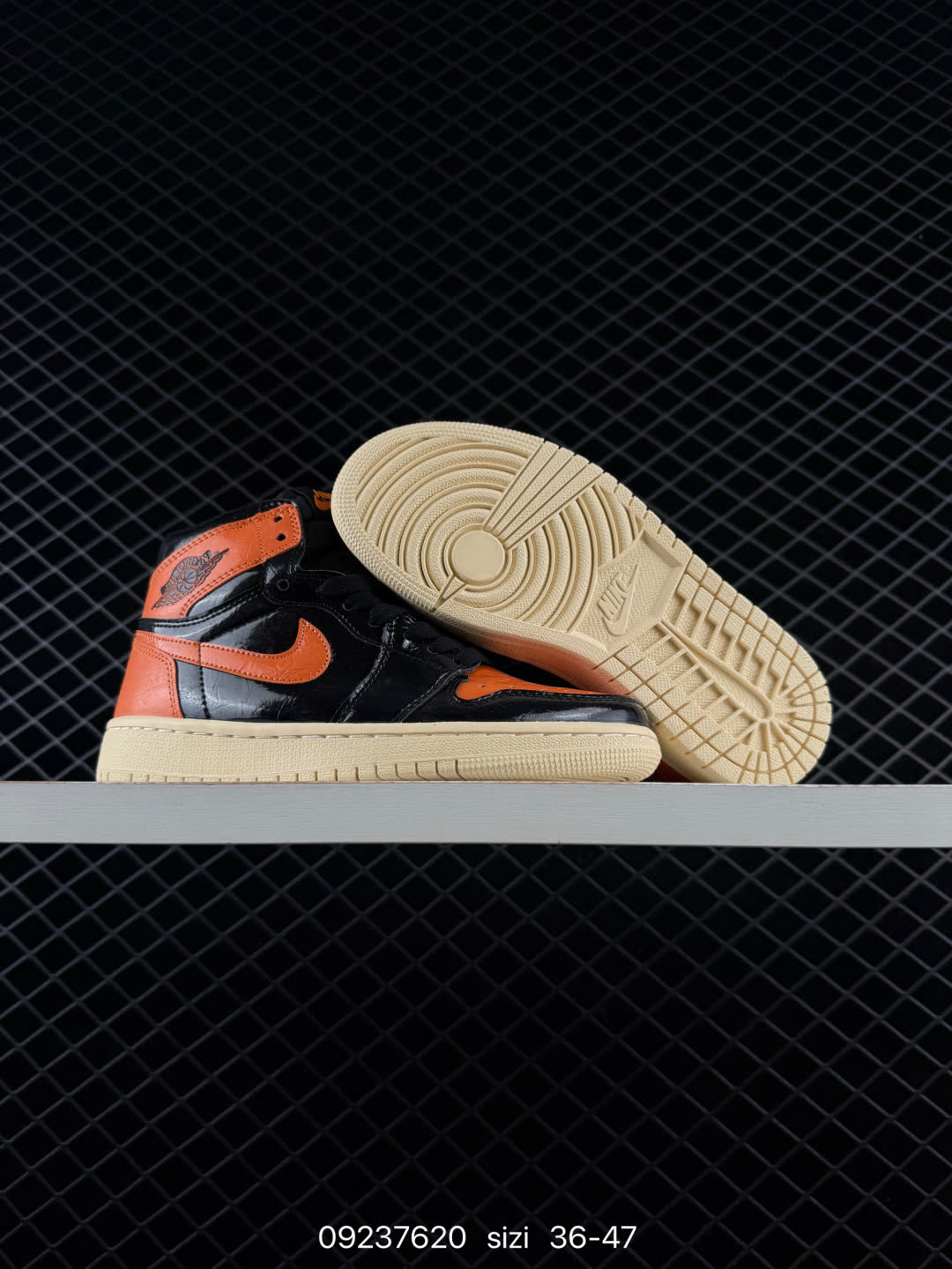 Air Jordan 1 Retro High OG Pine Green-555088-302